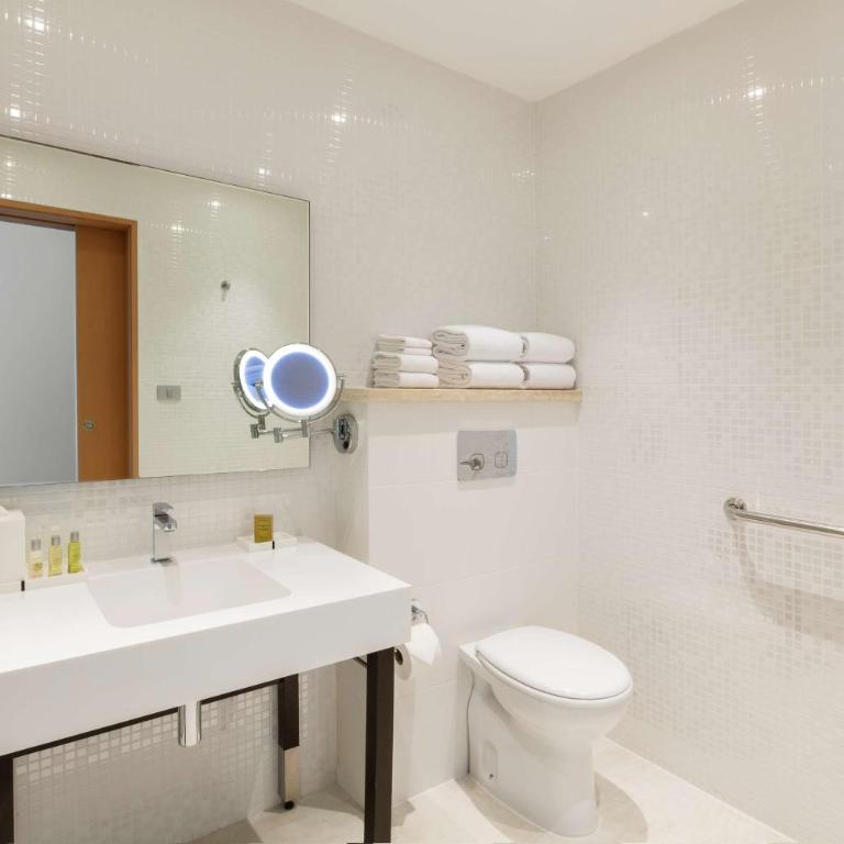 DoubleTree by Hilton Mazatlan, SIN - Queen Room with Roll-in Shower - Mobility Accessible - 3