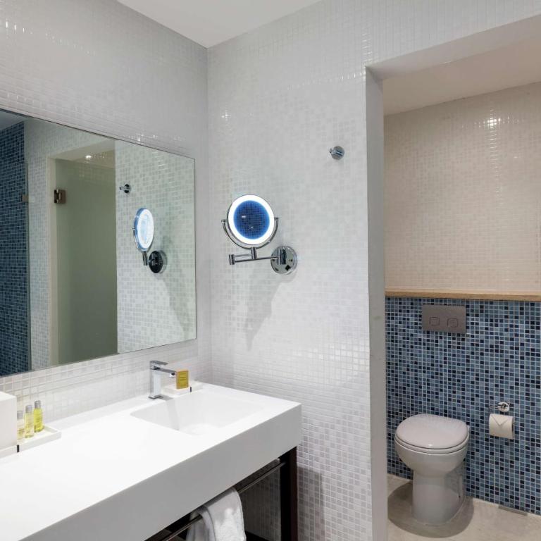 DoubleTree by Hilton Mazatlan, SIN - Junior Oceanfront Queen Suite with Balcony - 2