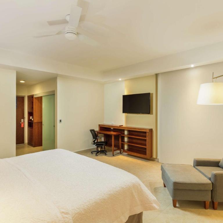 Hampton Inn & Suites by Hilton Los Cabos - King Studio Suite - Non-Smoking - 2