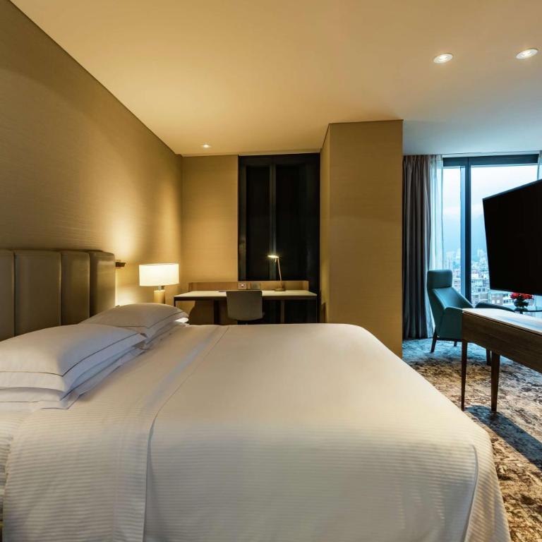 Hilton Bogota Corferias - Suite Estudio Esquinera con cama extragrande - 2