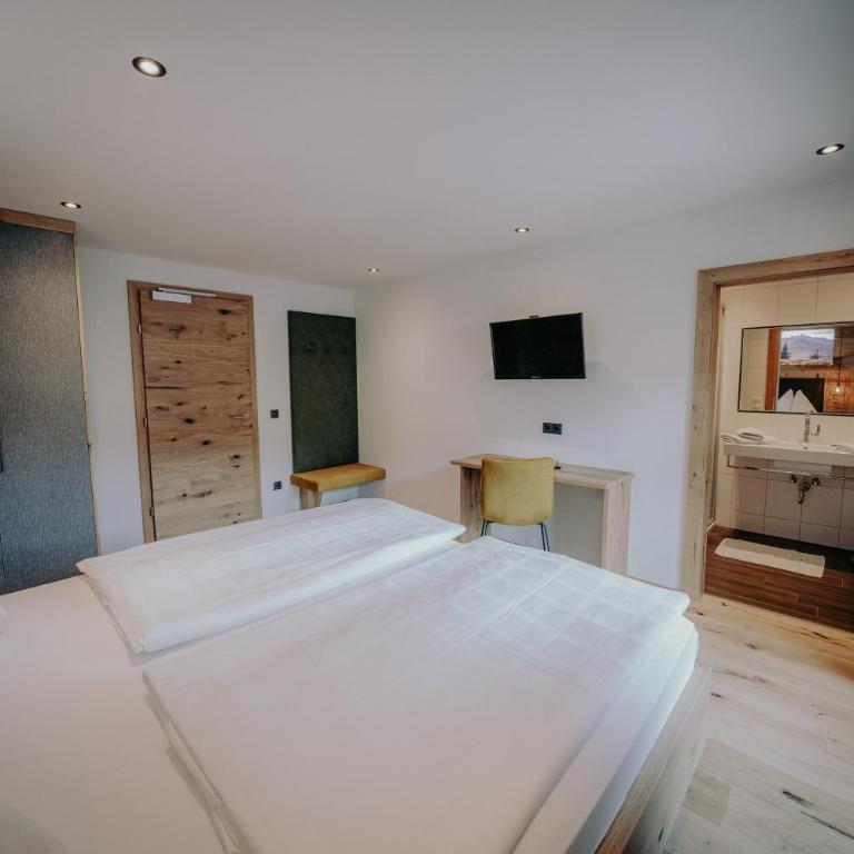 Frühstückspension Friedheim - Doppelzimmer mit Balkon - 10