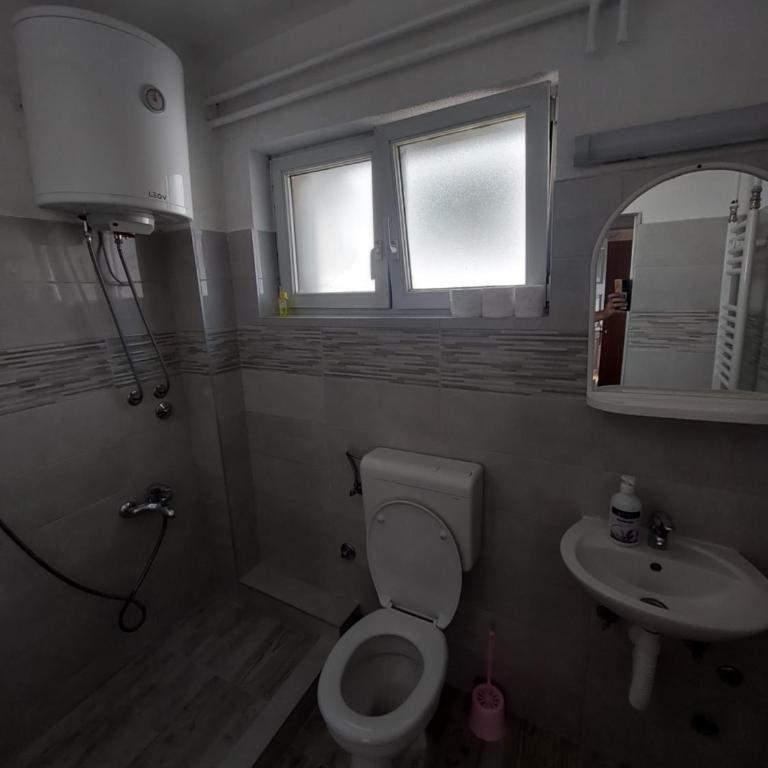 Apartments Bobito - Quadruple Room with Private Bathroom - 2