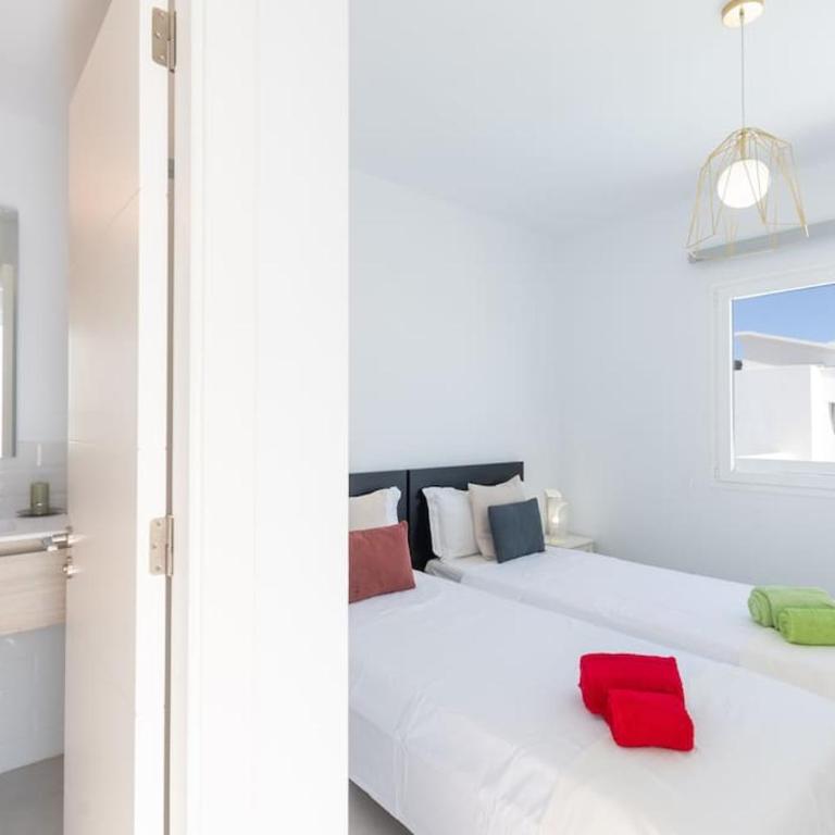 Casa Lolalo - Modern Villa with pool, 15min walk to Marina Rubicón - Two-Bedroom House - 35