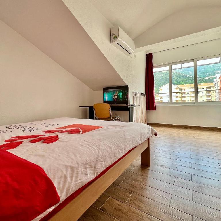 Homestay Mark - DOUBLE BED ROOM - shared bathroom - Dvokrevetna Soba sa Bračnim Krevetom i Zajedničkim Kupatilom - 2