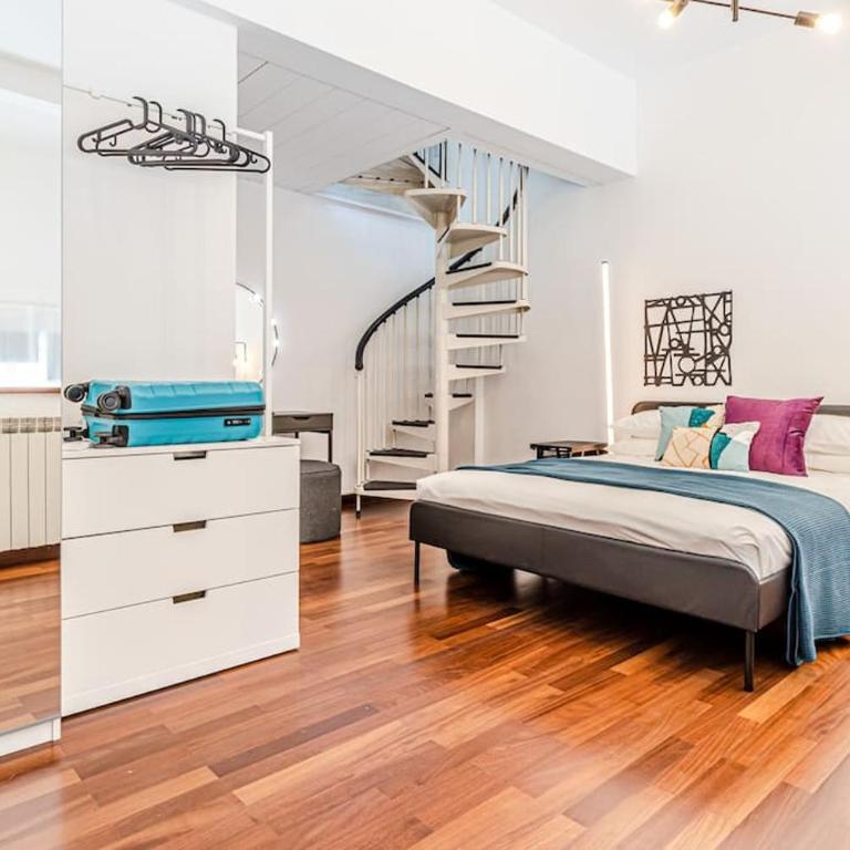 [Private Parking] Loft di Design in pieno Centro - Appartamento con 1 Camera da Letto - 2