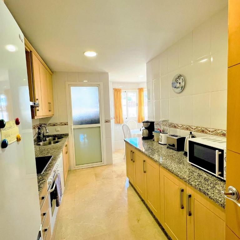 Beautiful apartment with pools, playground and paddle tennis - Family friendly and near Vithas Hospital - Free parking in garage - Three-Bedroom Apartment - 24