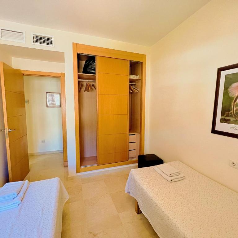 Beautiful apartment with pools, playground and paddle tennis - Family friendly and near Vithas Hospital - Free parking in garage - Three-Bedroom Apartment - 38
