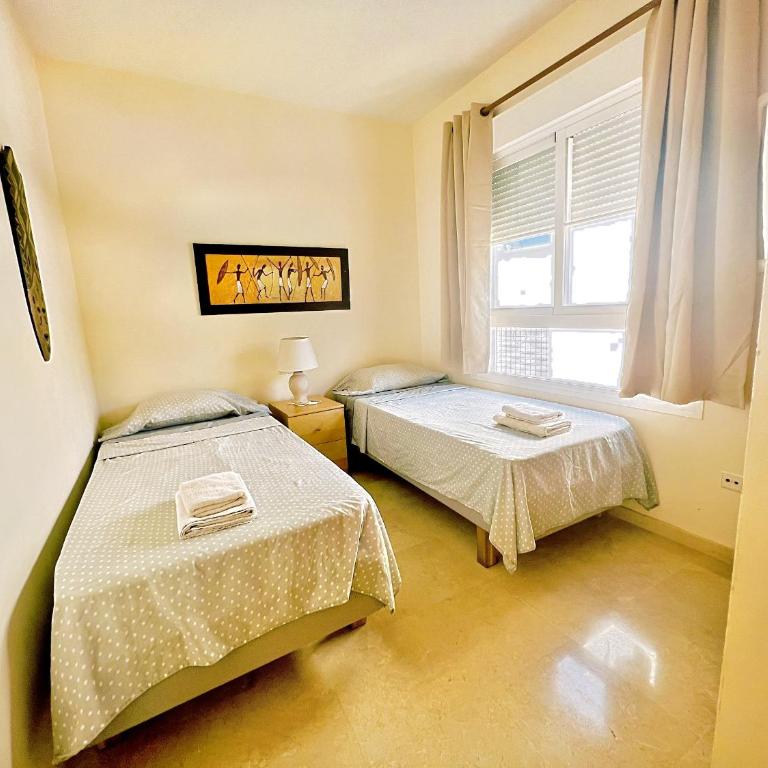 Beautiful apartment with pools, playground and paddle tennis - Family friendly and near Vithas Hospital - Free parking in garage - Three-Bedroom Apartment - 36
