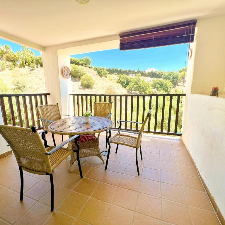Beautiful apartment with pools, playground and paddle tennis - Family friendly and near Vithas Hospital - Free parking in garage - Three-Bedroom Apartment - 32