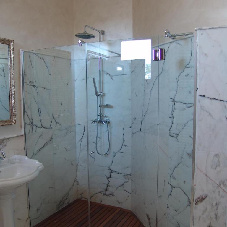 Tenuta Nucci - Ampia Camera Matrimoniale - 6