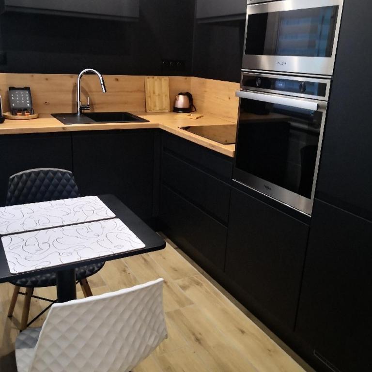 Studio moderne, place parking privé, emplacement idéal à 100 m du lac. - Apartment mit 1 Schlafzimmer - 15