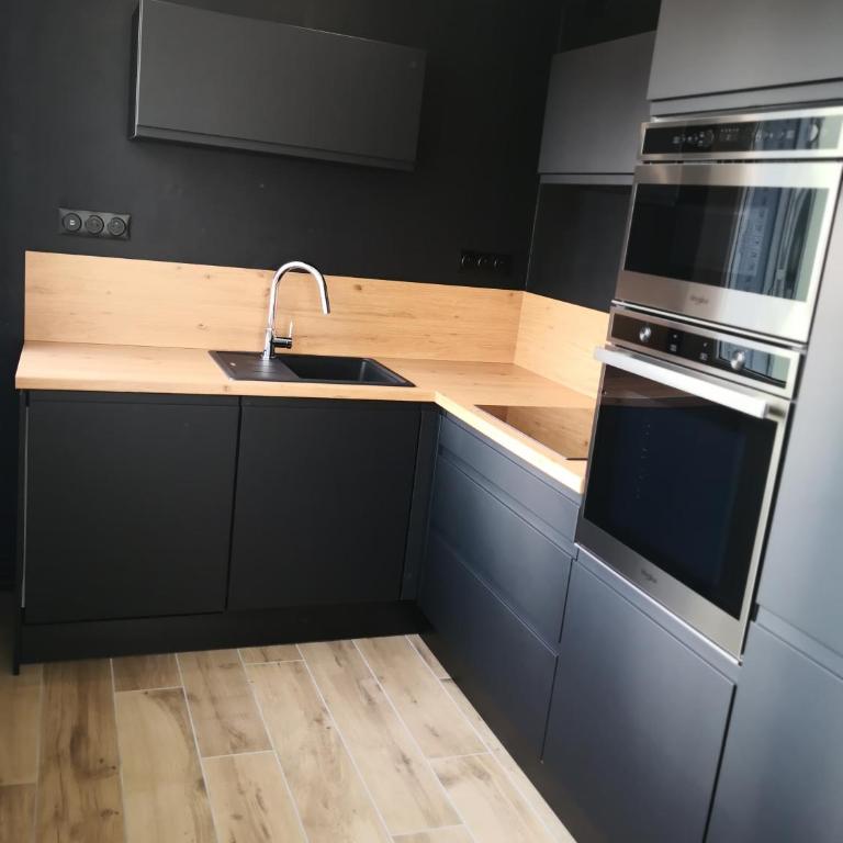 Studio moderne, place parking privé, emplacement idéal à 100 m du lac. - Apartment mit 1 Schlafzimmer - 19