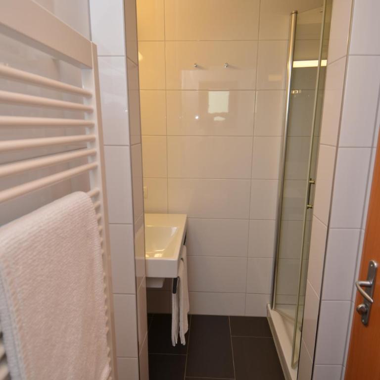 Pension Mallaun - Einzelzimmer mit Bad - 10
