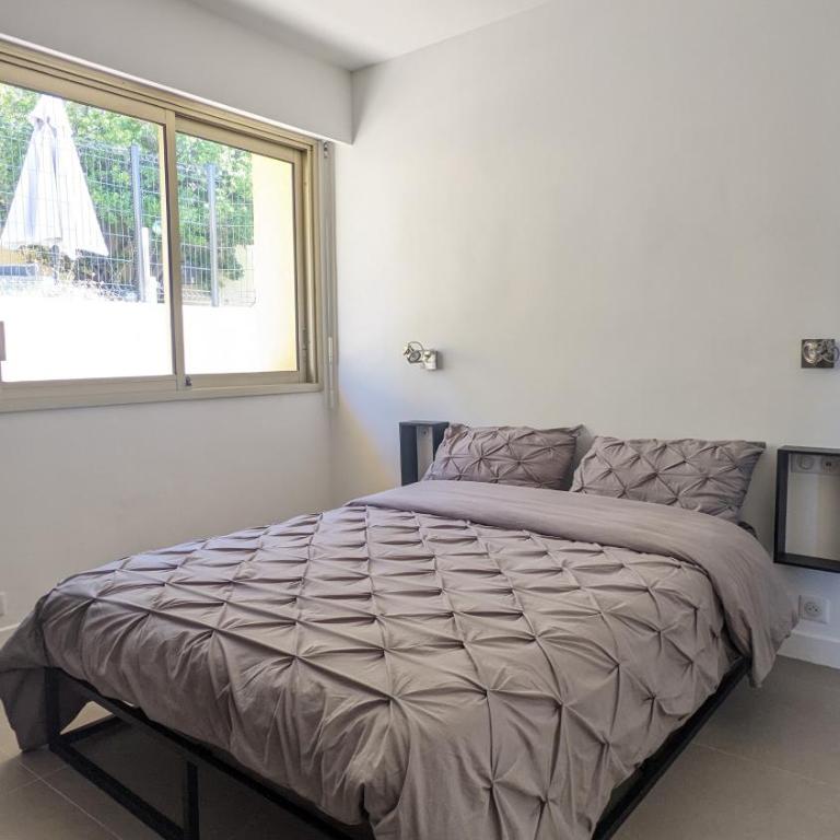 3 pièces dans villa avec piscine - Appartement 2 Chambres - 12