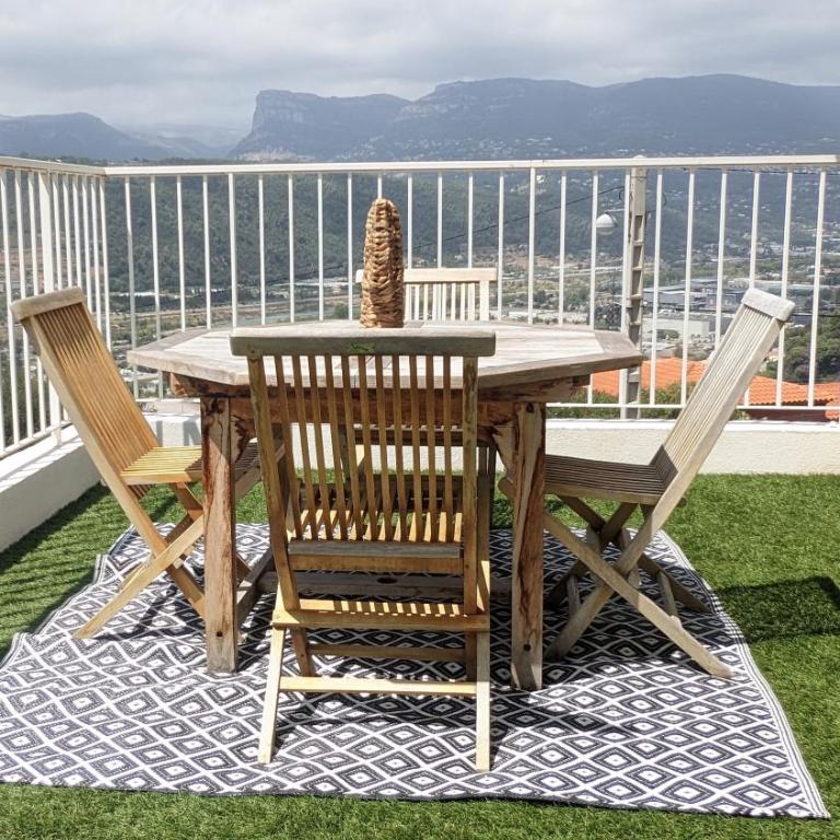 3 pièces dans villa avec piscine - Appartement 2 Chambres - 6