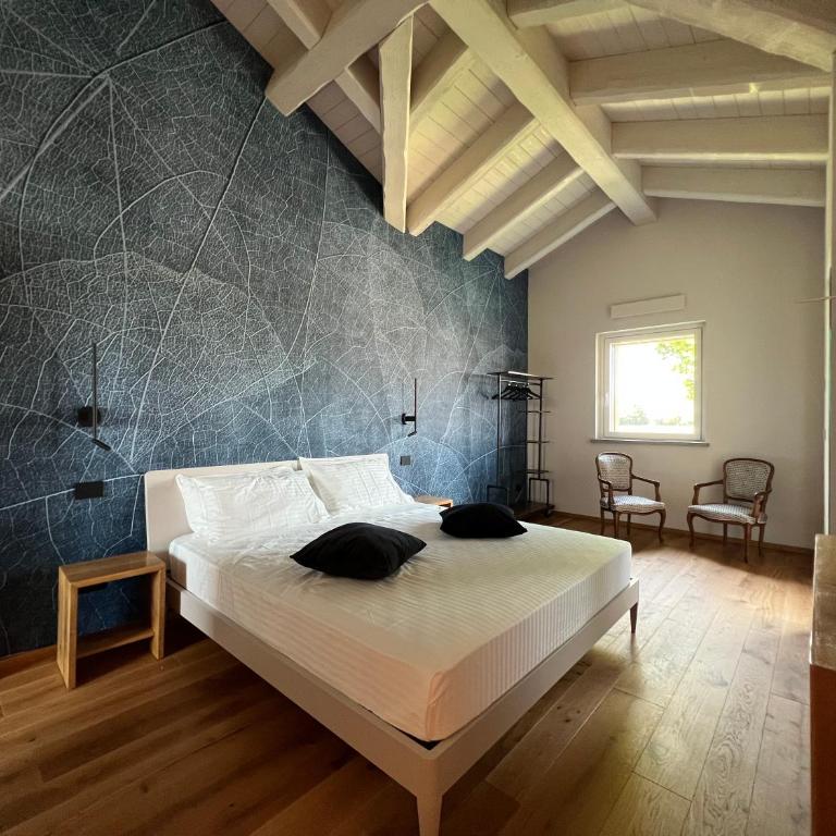 CASA VOLA - King Room with Pool View - 1