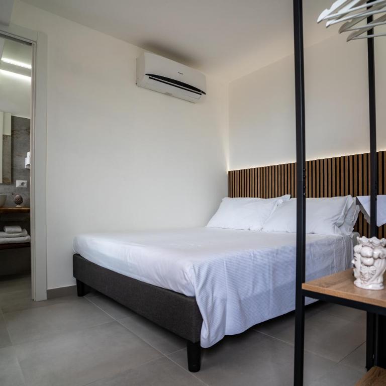 Humboldt Luxury Rooms Taormina - Double Room with Terrace - 6