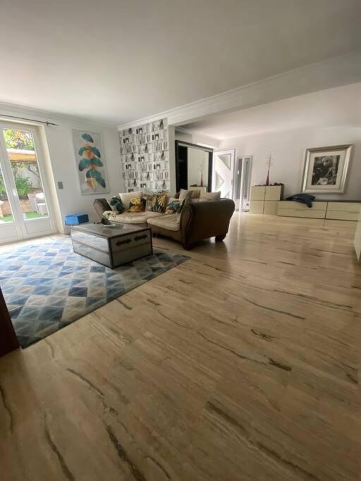 Superb Villa, heated swimming pool, central location, secluded gardens - Villa - 10