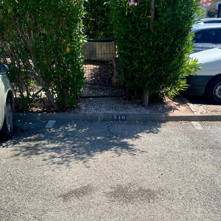 Bastidon paisible dans résidence avec piscine - Maison 1 Chambre - 25