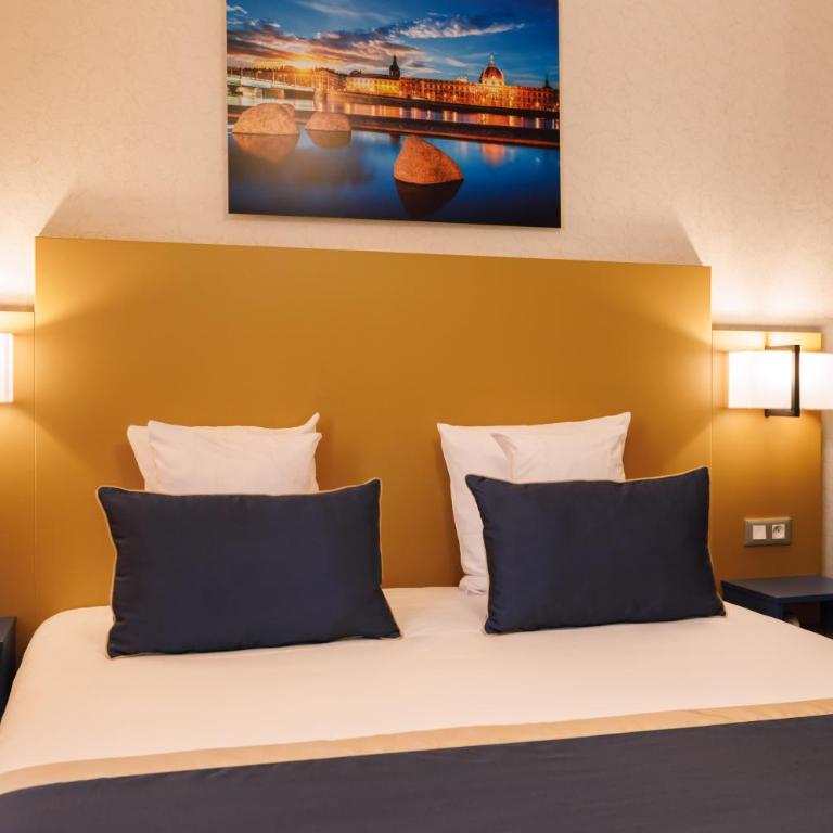 Hotel Des Remparts Lyon Perrache - Air-conditioned Superior Double Room - 8