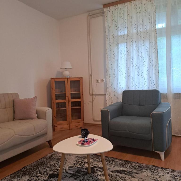 Apartman Aya Rejana - Three-Bedroom Apartment - 12