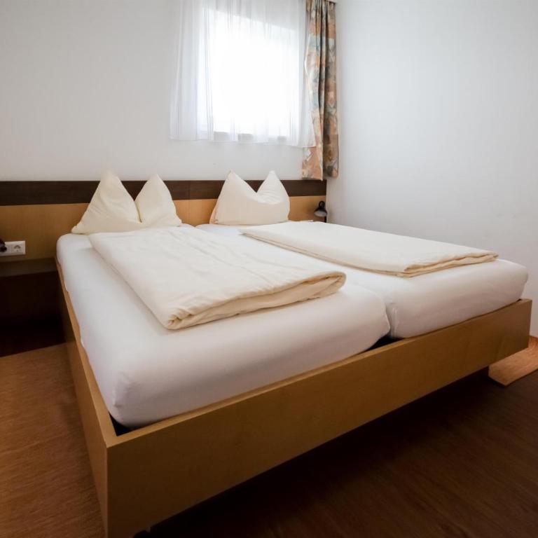 Familienhotel Steindl - Apartment mit 2 Schlafzimmern und Blick auf das Wasser - 5