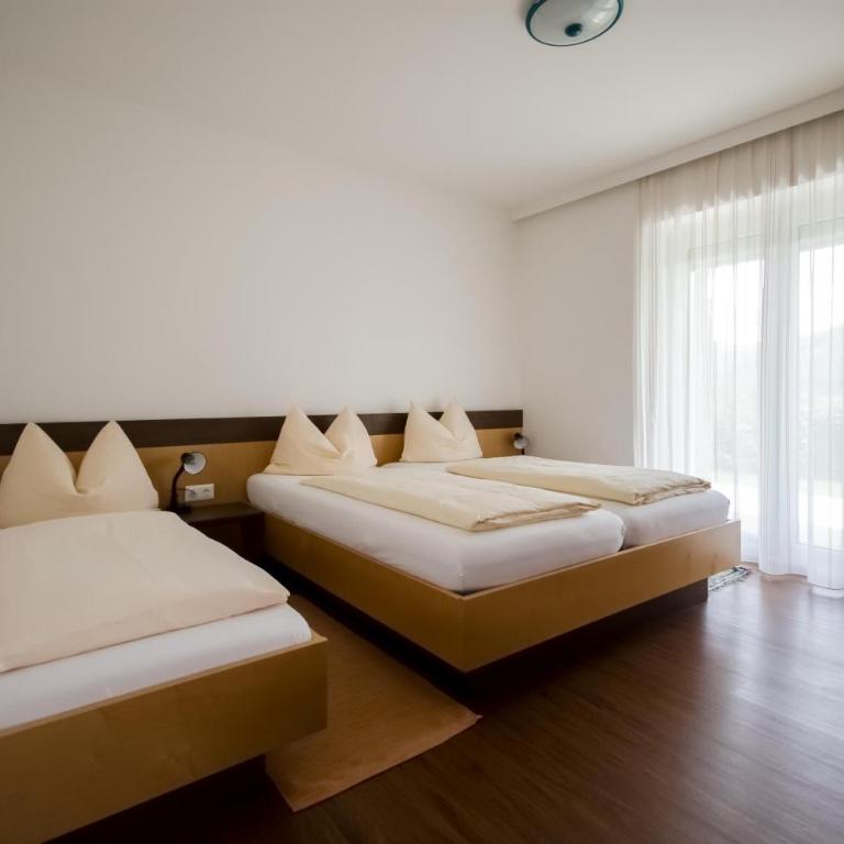 Familienhotel Steindl - Apartment mit 2 Schlafzimmern und Blick auf das Wasser - 3
