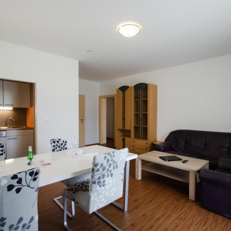 Familienhotel Steindl - Apartment mit 2 Schlafzimmern und Blick auf das Wasser - 4