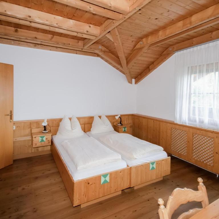 Familienhotel Steindl - Apartment mit 2 Schlafzimmern und Blick auf das Wasser - 9