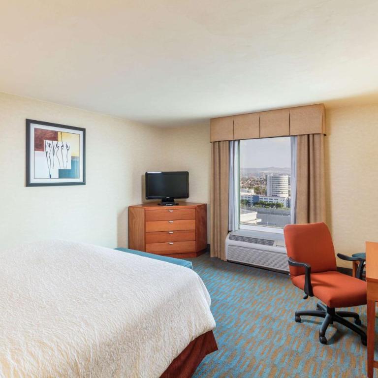 Hampton by Hilton Queretaro Tecnologico - King Room with Shower - Non-Smoking - 2