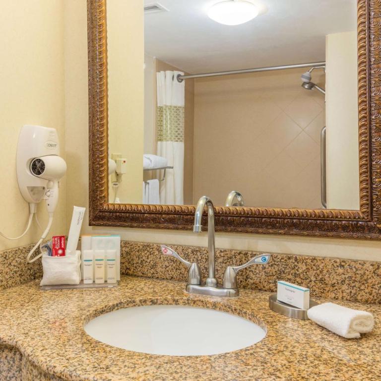 Hampton by Hilton Queretaro Tecnologico - Room with Two Queen Beds - Non-Smoking - 4