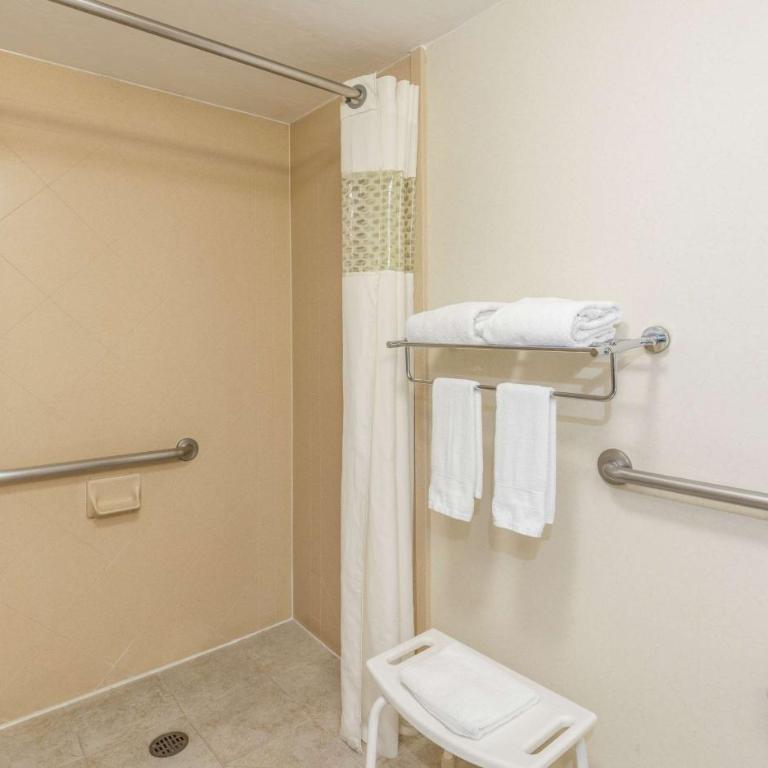 Hampton by Hilton Queretaro Tecnologico - King Room - Disability Access/Non-Smoking - 4