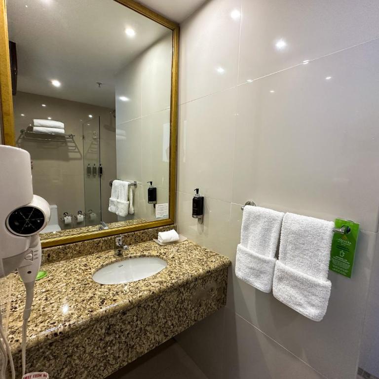 La Quinta by Wyndham Quito - Suite with Two Double Beds - Non-Smoking - 6