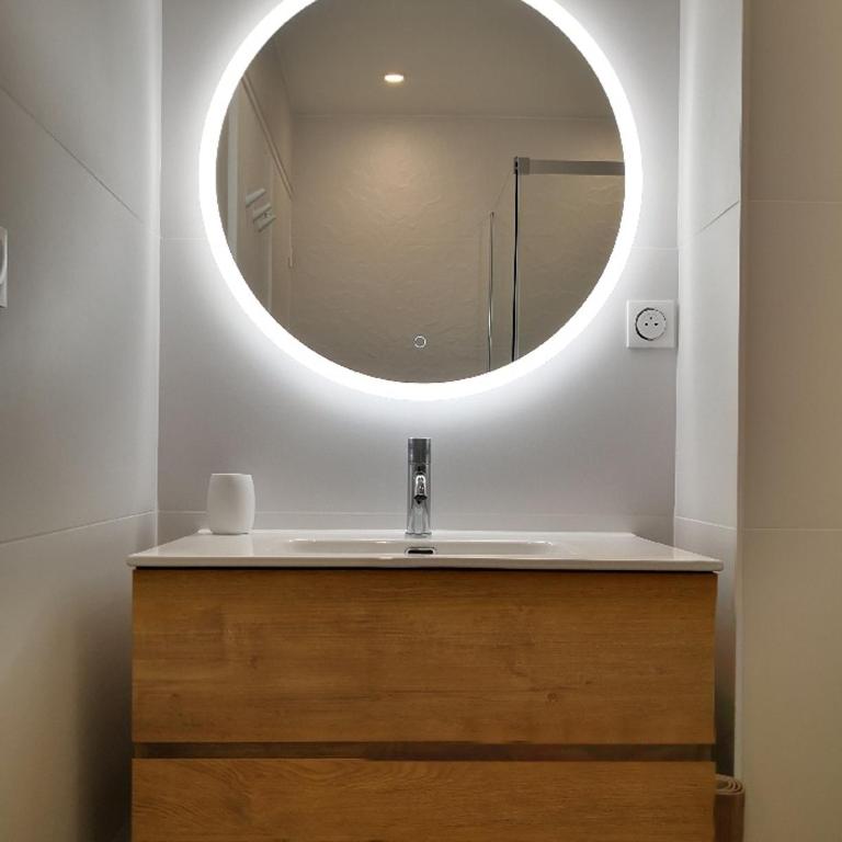 Studio moderne, place parking privé, emplacement idéal à 100 m du lac. - Apartment mit 1 Schlafzimmer - 21