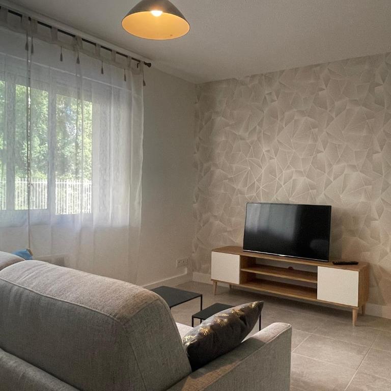 Au calme proche centre-ville, studio rénové avec équipements neufs et parking privé - Studio - Ground Floor - 4