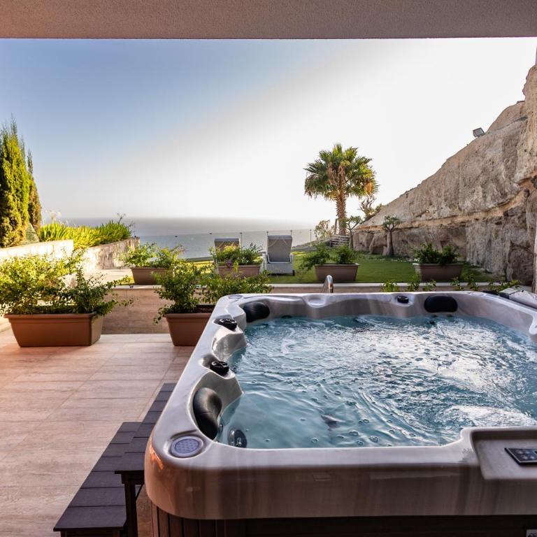 Serenity Amadores - Premium Villa with Hot Tub - 6