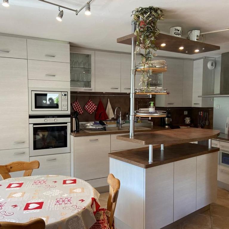 Appartement 6 pers. avec piscine chauffée, grande terrasse, parking, Crest-Voland - Two-Bedroom Apartment - 9