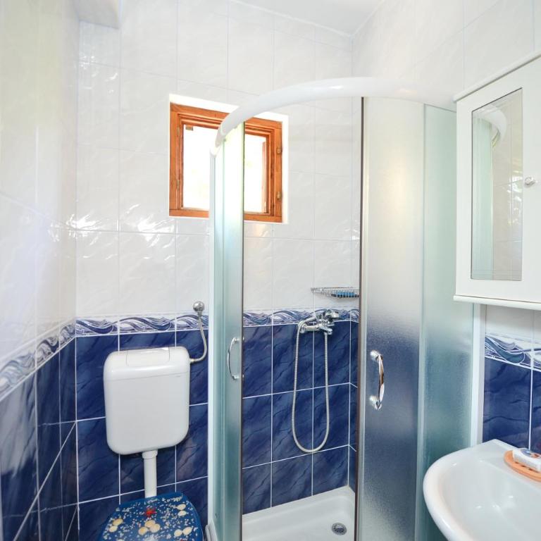 B & M Apartments - One-Bedroom Apartment with Small Terrace and Sea View - 28