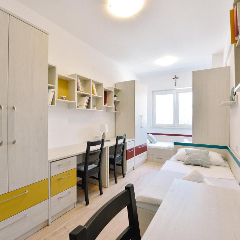 Hotel Dompes - Budget Triple Room - 2