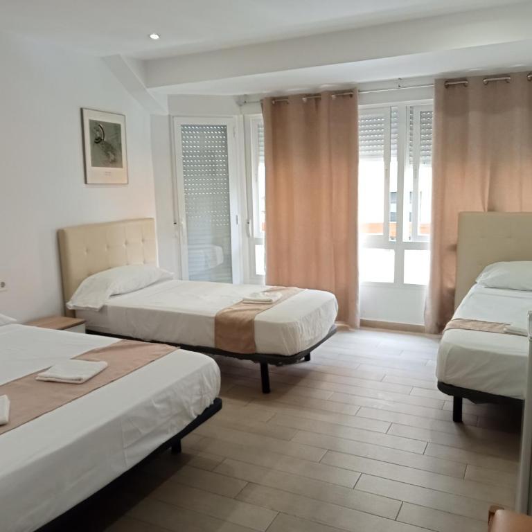 Pensión Portugal - Vierbettzimmer mit privatem externen Bad - 3