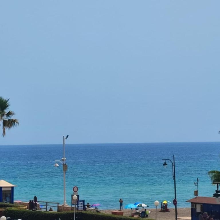 Beachfront Apartment with Pool & Sea View Terrace, Guadalmar Málaga - Apartamento de 3 dormitorios - 42