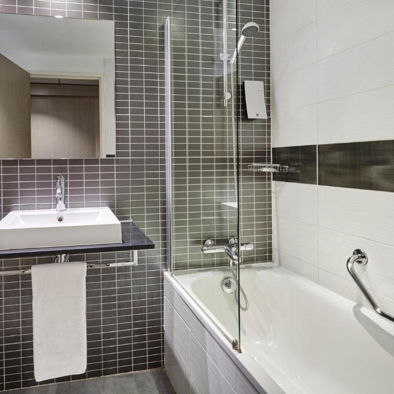 Holiday Inn Toulon City Centre by IHG - Chambres Communicantes - 2