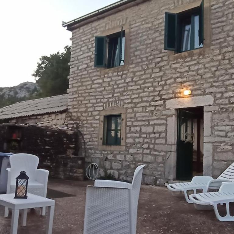 Old house Djurovic - Two-Bedroom House - 1