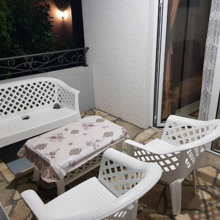 Apartmani MINA - Apartman sa 2 Spavaće Sobe - 1