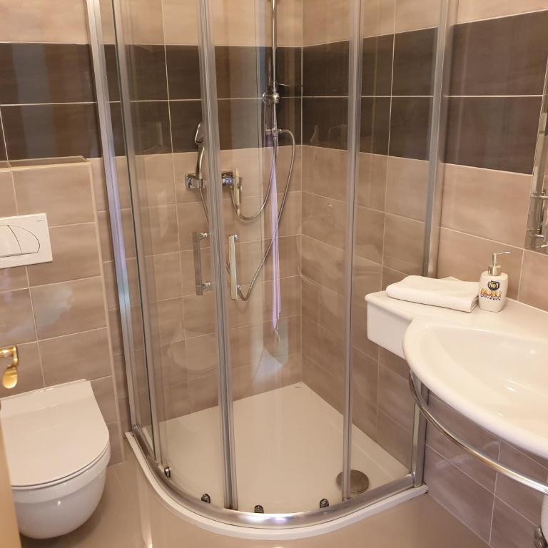 Hotel Lohovo - Deluks Dvokrevetna Soba sa Bračnim Krevetom/Zasebnim Krevetima i Balkonom - 3