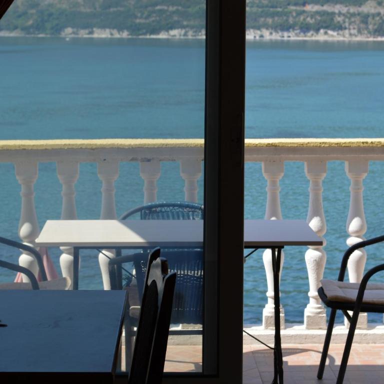 Apartments Sun House - Standard One Bedroom with Balcony and Sea View - 1