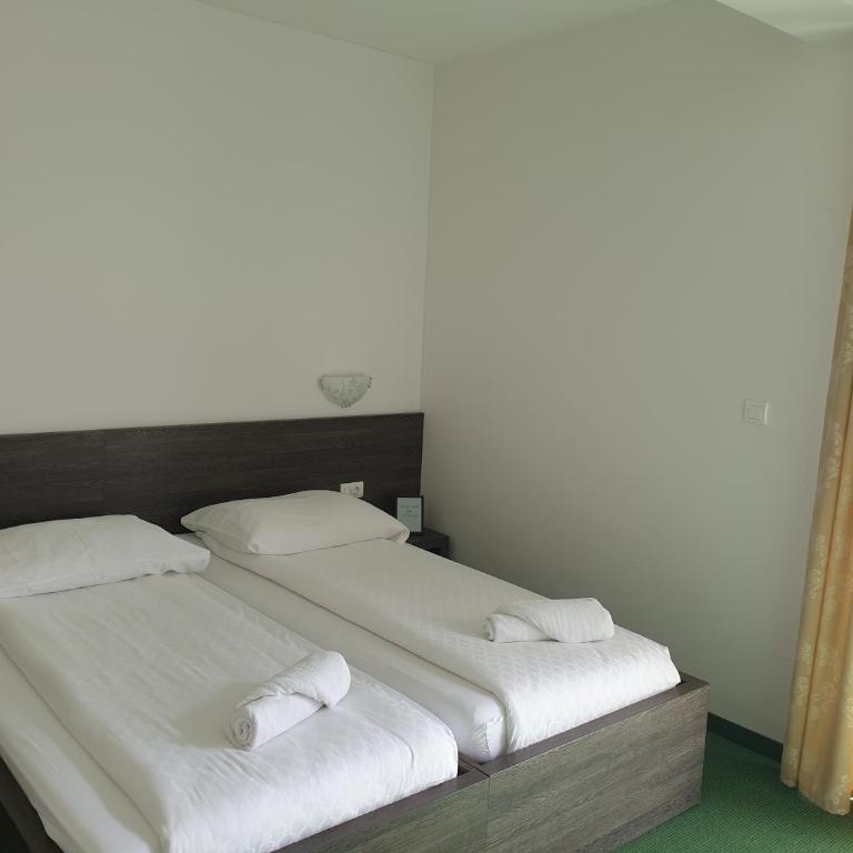 Hotel Lohovo - Deluks Dvokrevetna Soba sa Bračnim Krevetom/Zasebnim Krevetima i Balkonom - 7