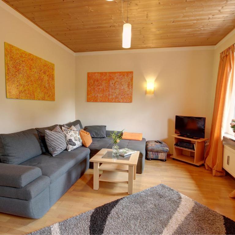 Ferienwohnung Hartwimmer - Chiemgau Karte - Apartment mit Balkon - 2