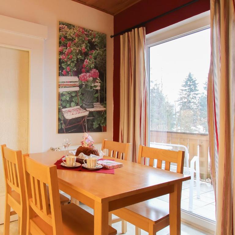 Ferienwohnung Hartwimmer - Chiemgau Karte - Apartment mit Balkon - 3