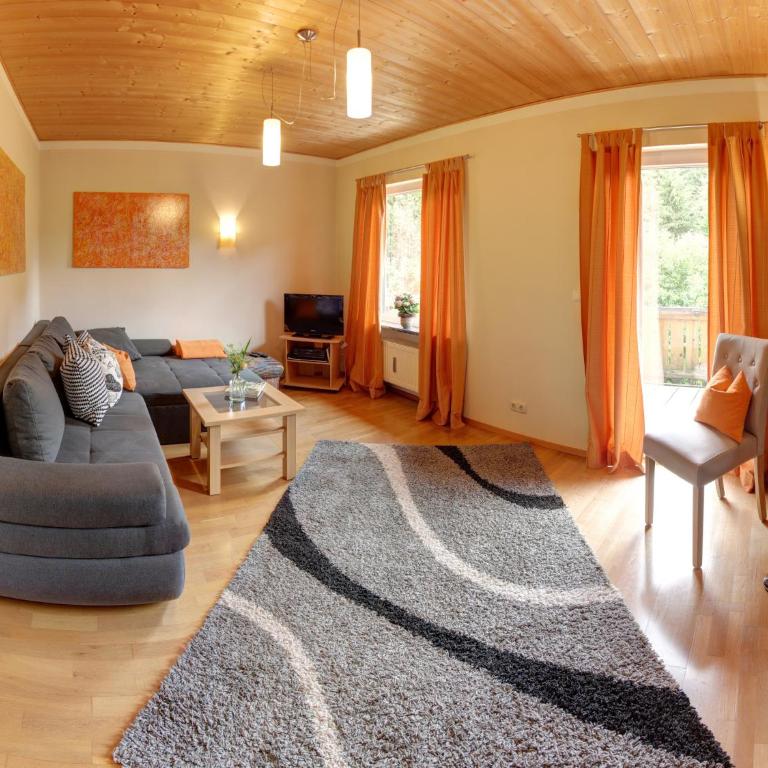 Ferienwohnung Hartwimmer - Chiemgau Karte - Apartment mit Balkon - 1